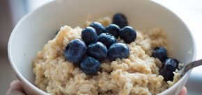 How to make oatmeal for breakfast so the kids will eat it: a very simple way