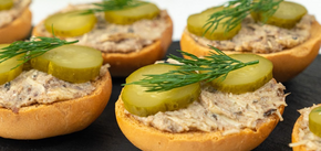 Sprats and cucumber sandwiches in 10 minutes: a snack and an appetizer at the same time