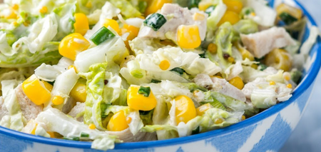 Easy salad with Chinese cabbage and filet in 10 minutes: perfect for every day