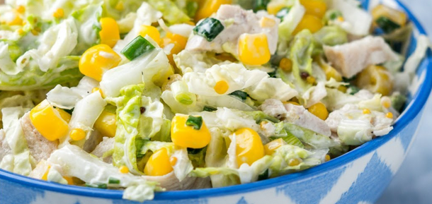 Easy salad with Chinese cabbage and filet in 10 minutes: perfect for every day