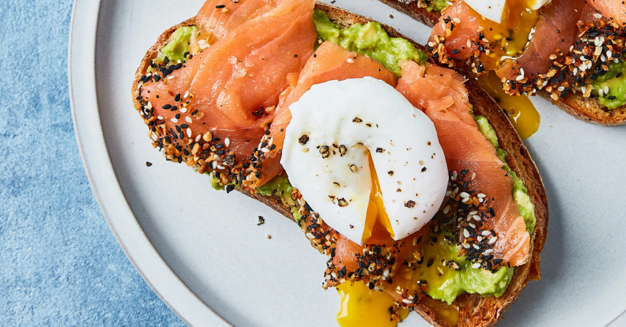 Avocado toast with red fish: an easy snack in 5 minutes