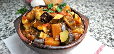 Vegetable stew with eggplant and zucchini: what will make the dish tender and flavorful