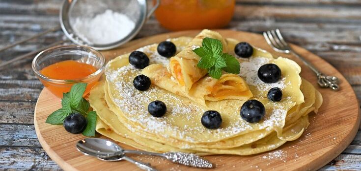Apple and cinnamon pancakes: a delicious breakfast and dessert dish