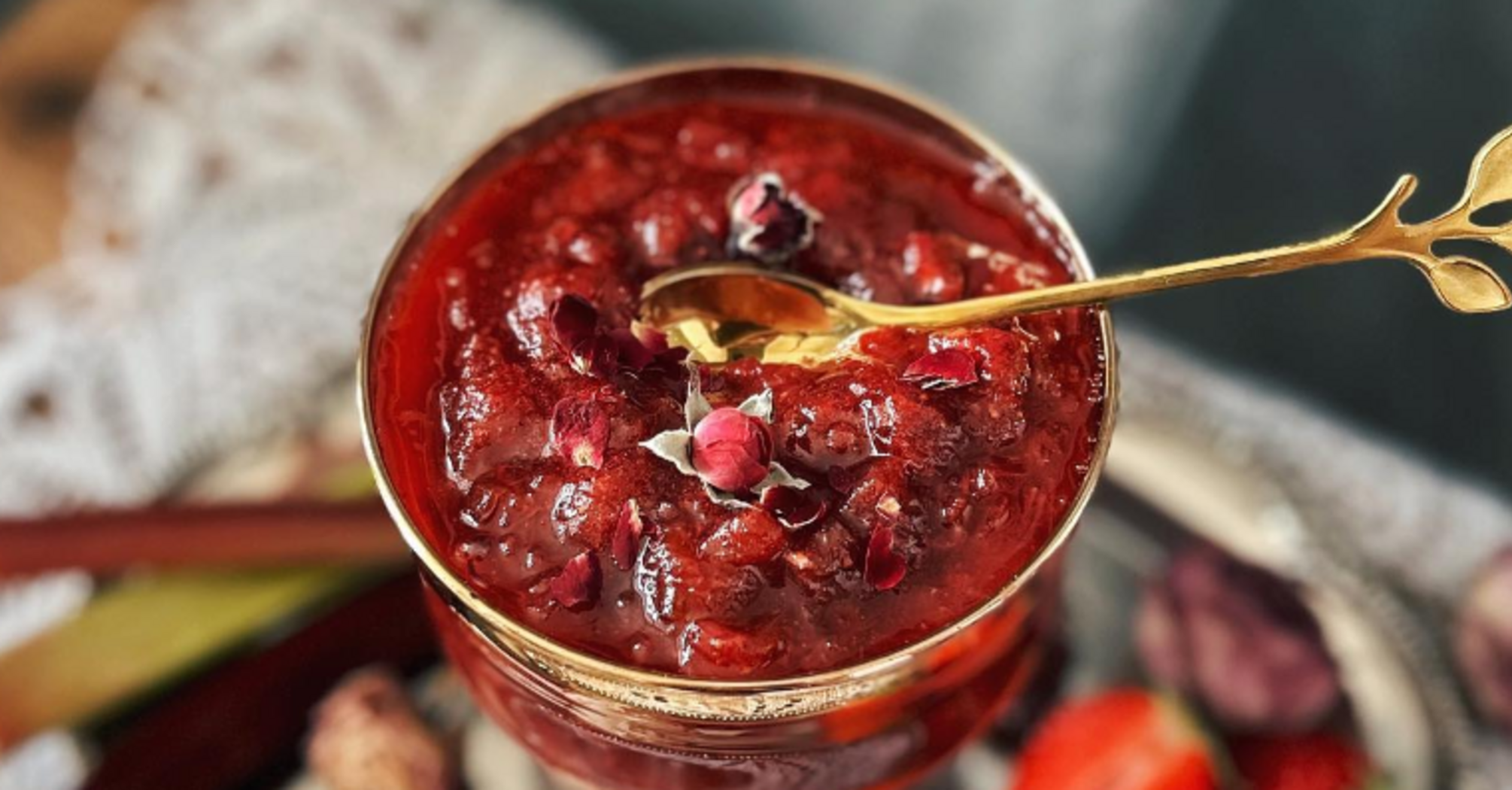Flavorful strawberry and rhubarb jam: What to add for a bright flavor