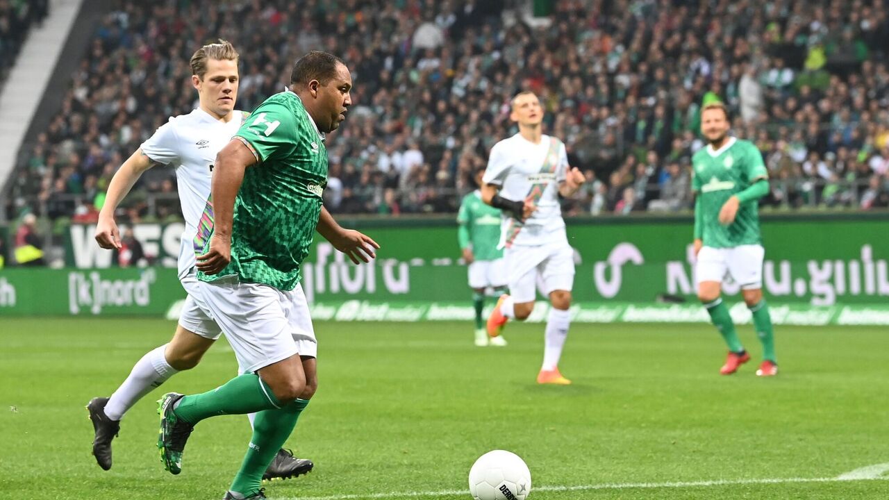 The 100-kg footballer who played in Ukraine resumed his career at age 49 and saved the team from defeat in Germany. Video