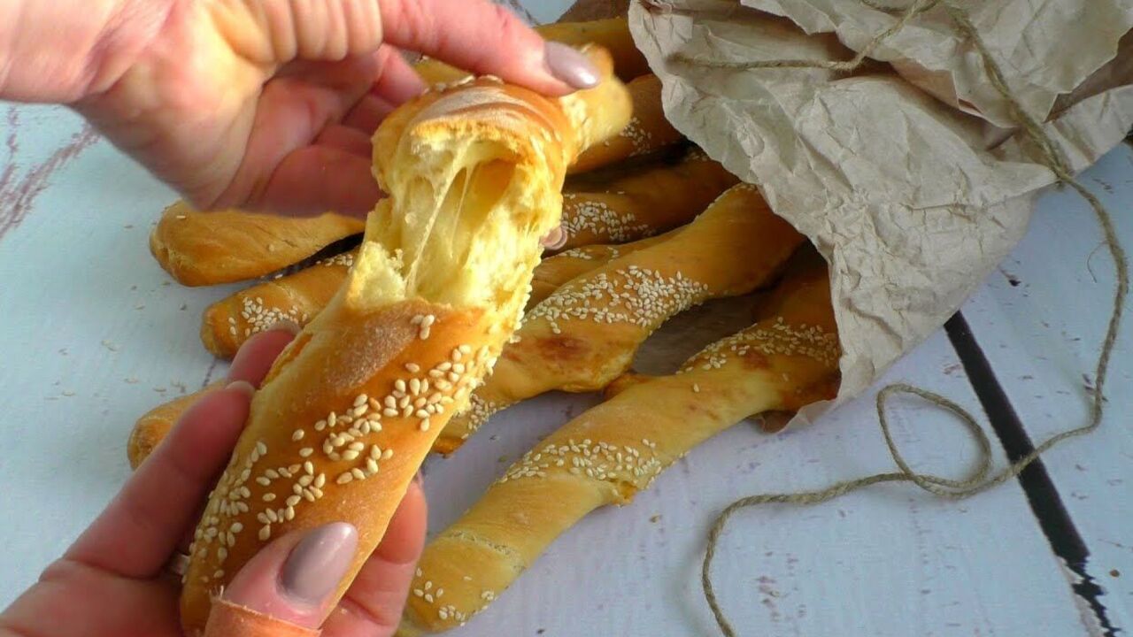No eggs, no baking powder: crispy cheese sticks for a snack
