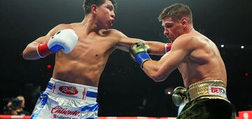 A famous Ukrainian boxer from the Crimea lost his championship fight, getting knocked out in the last round. Video