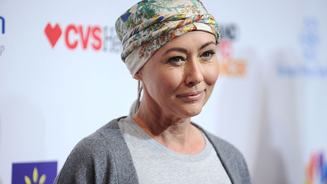 "Charmed" star with cancer touches fans with a photo of a dog from flooded Kherson region