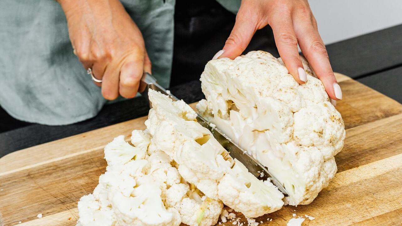 How to bake delicious cauliflower in the oven: cooked in 15 minutes