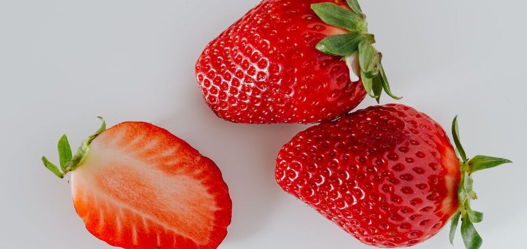 How to wash strawberry stains on clothes: seasonal tips