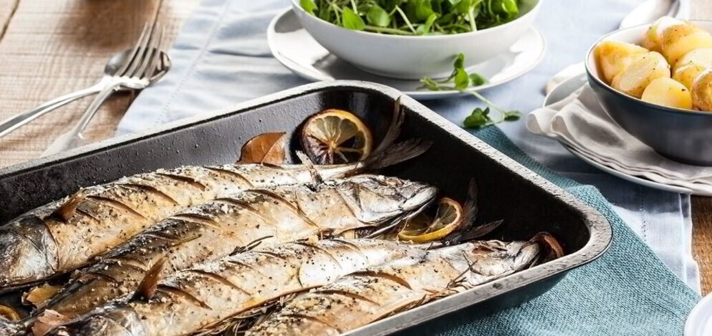 How to bake mackerel in the oven: a recipe for juicy baked mackerel in foil