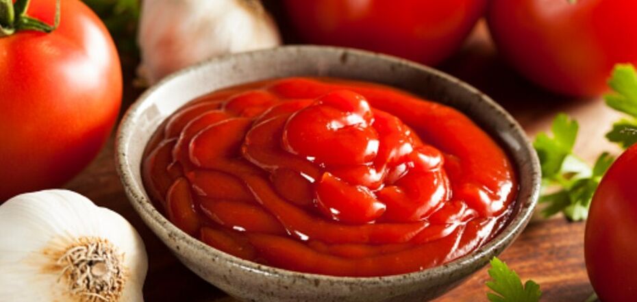 Recipe for thick homemade tomato-apple ketchup