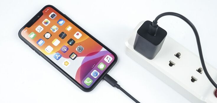 Nieprawidłowe ładowanie iPhone'a: jakie błędy powodują, że spędzasz więcej czasu?