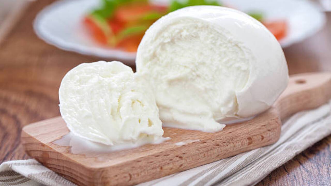 Mozzarella w 30 minut: potrzebujesz tylko 2 składników