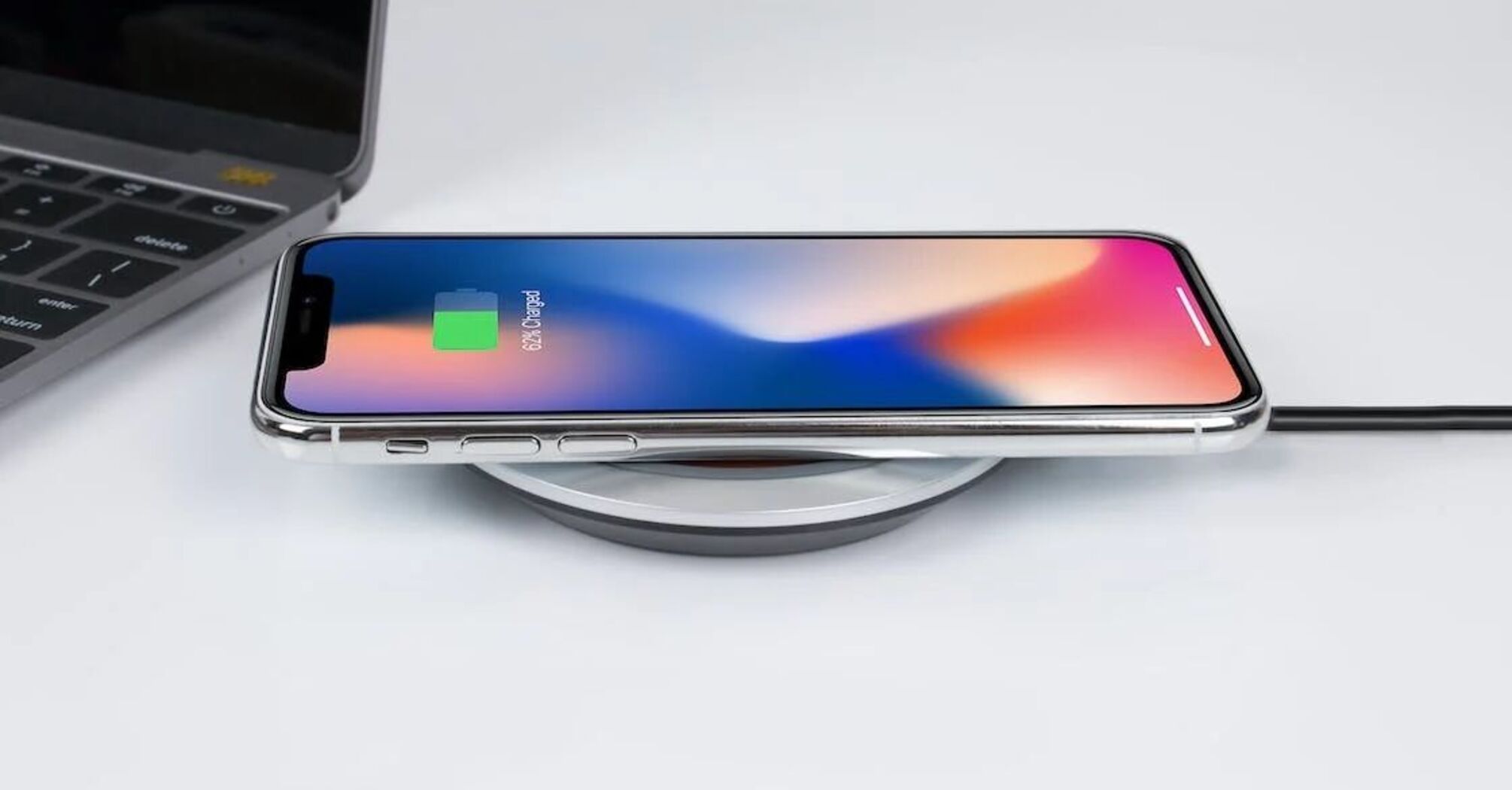 Czy można ładować smartfon kilka razy dziennie: jak oszczędzać baterię?