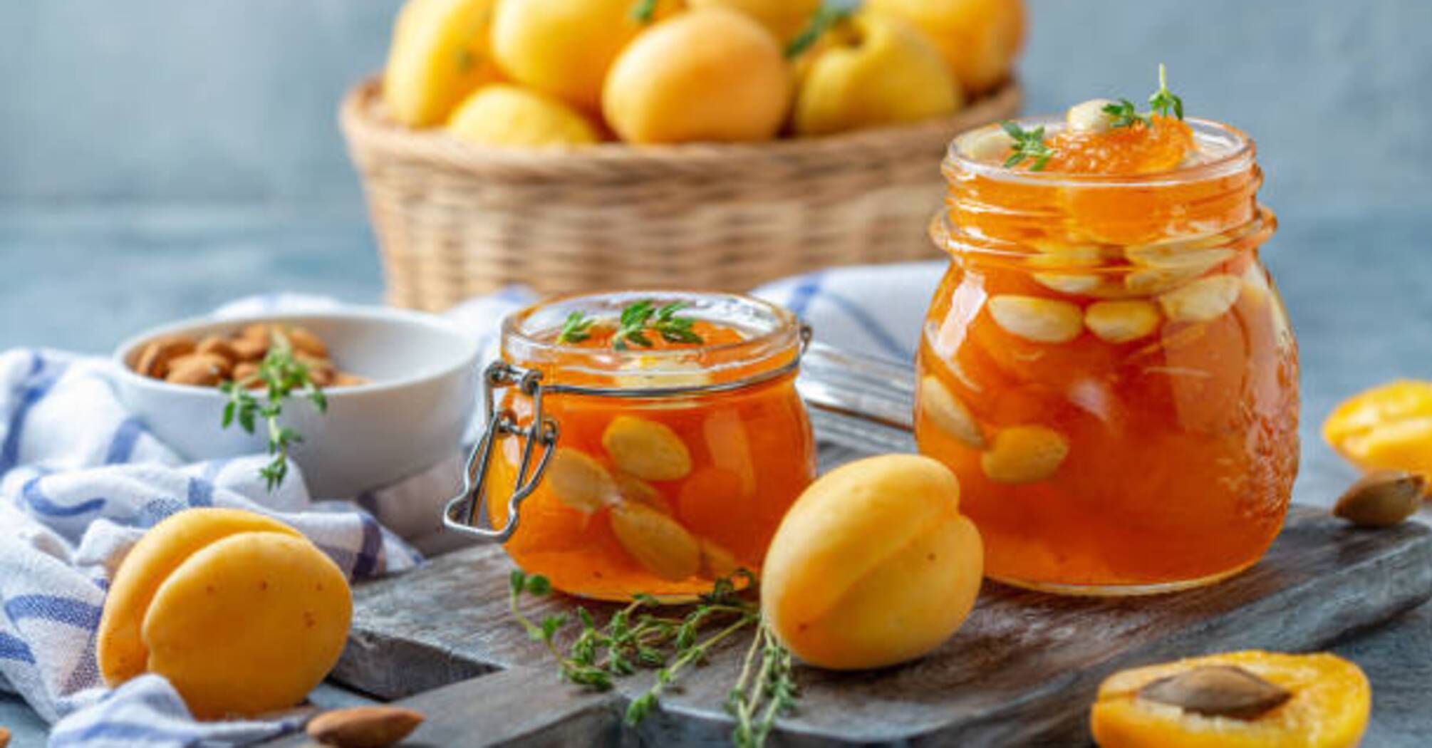 How to make original apricot jam: with rhubarb and lavender