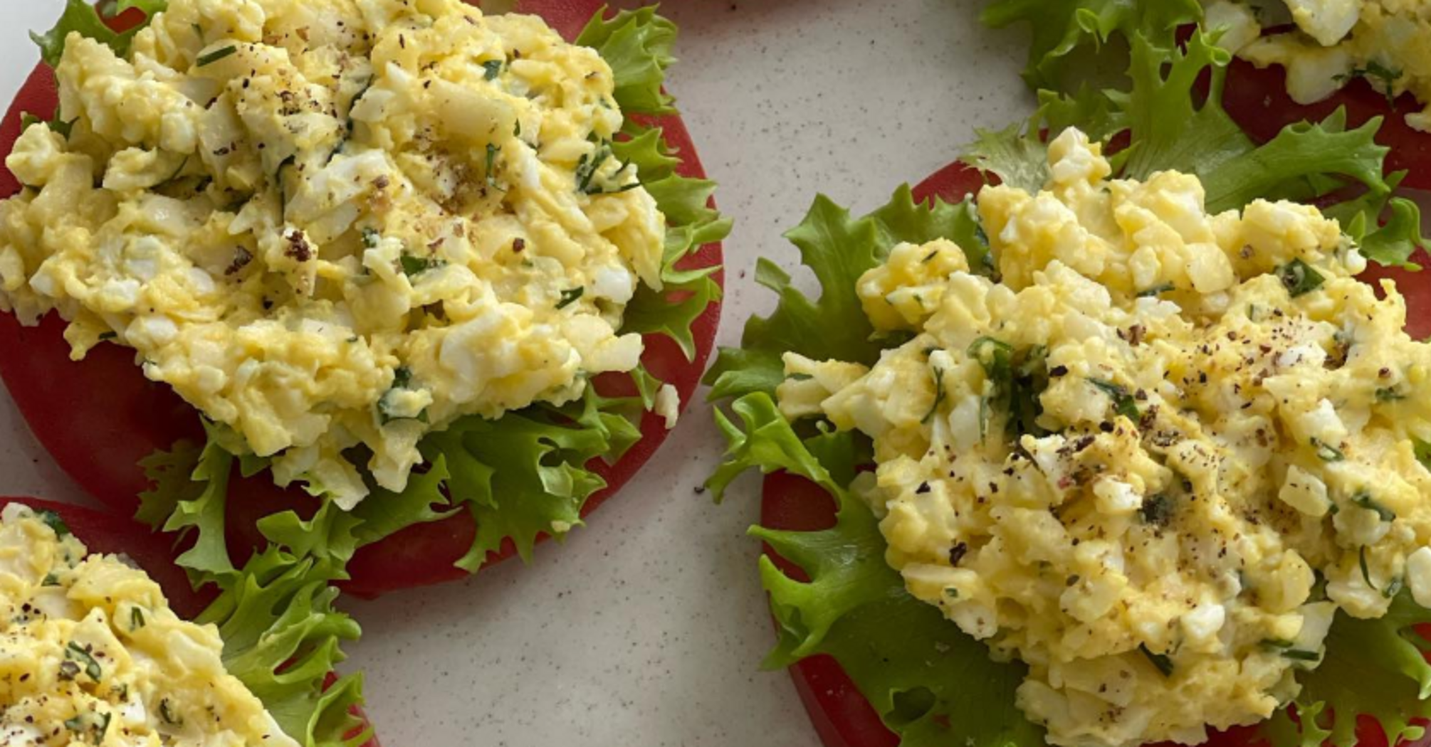 Tomatoes with cheese and garlic in a new way for a snack: eaten in a jiffy