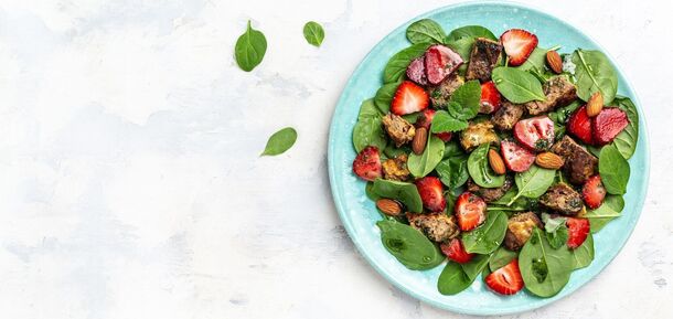 What unusual ingredient to combine liver in a salad: an unexpected and delicious idea