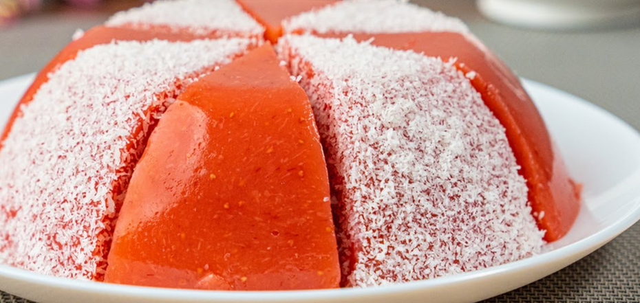 No baking and no gelatin: easy strawberry dessert in 10 minutes