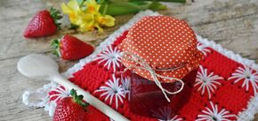Without gelatine and thickeners: how to make thick strawberry jam for the winter