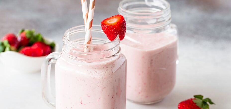 Summer milkshake with strawberries in 5 minutes: adults and children will love it
