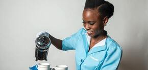 Jakie jedzenie warto zamówić, a czego lepiej unikać podczas lotu?