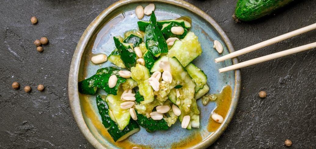 Chinese-style smashed cucumbers: a classic recipe for a savory snack in 1 hour