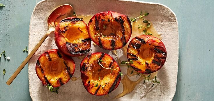 How to grill peaches: perfect meat appetizer
