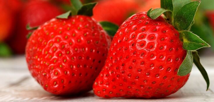 How to freeze strawberries so that they are not soft after defrosting: the best method
