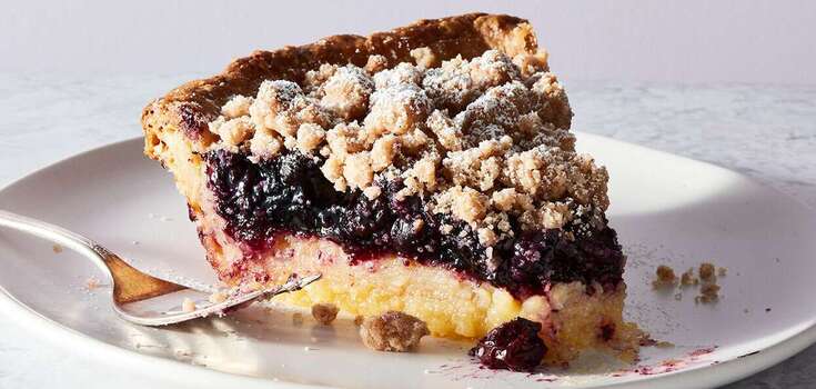 Homemade pie with bilberries: a flavorful pastry for tea