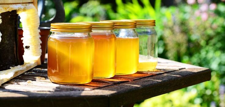 Can honey be added to baked goods and does it become poisonous: here are the answers