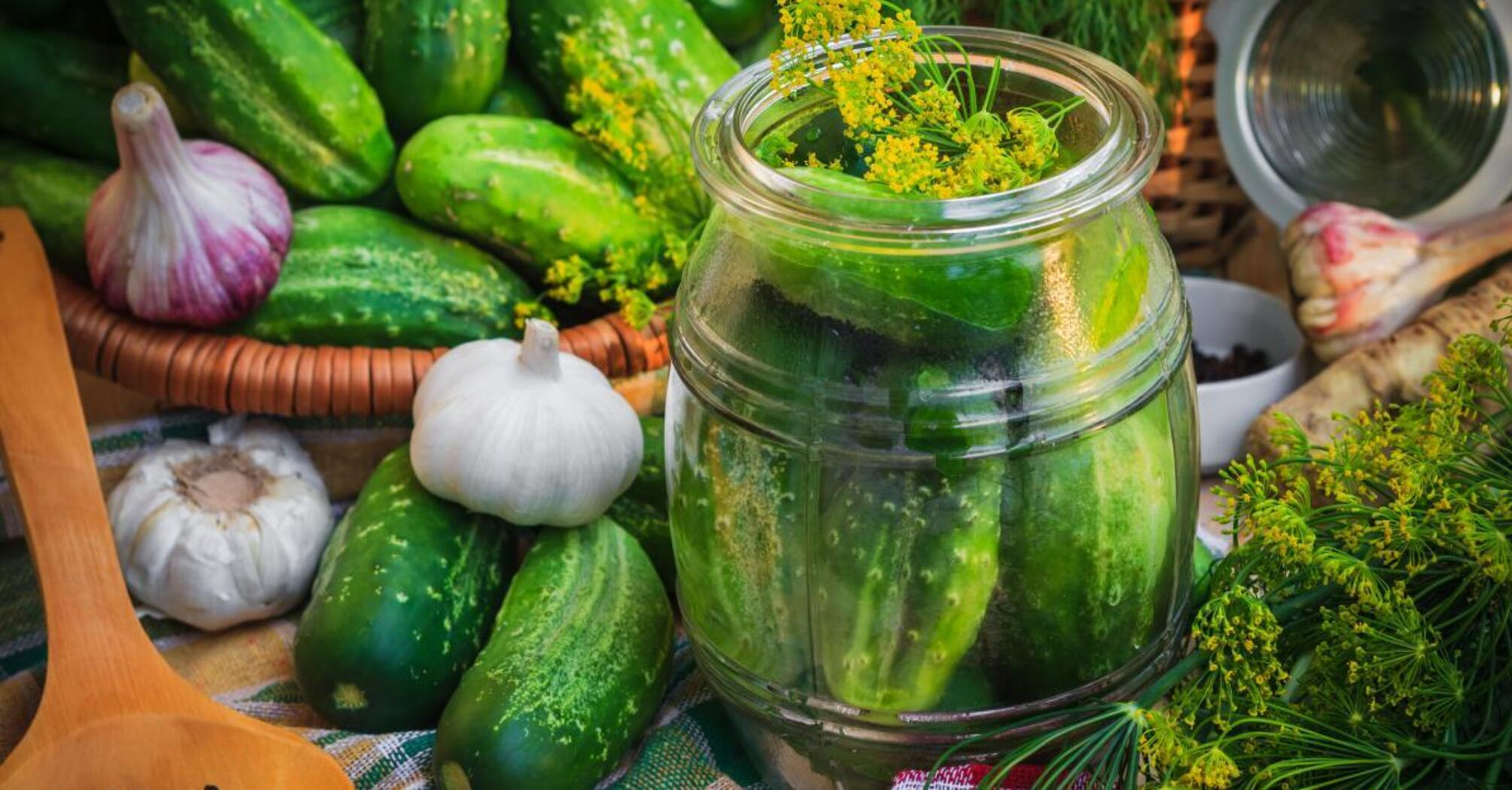 How to close cucumbers without vinegar and sterilisation: a recipe for the simplest brine