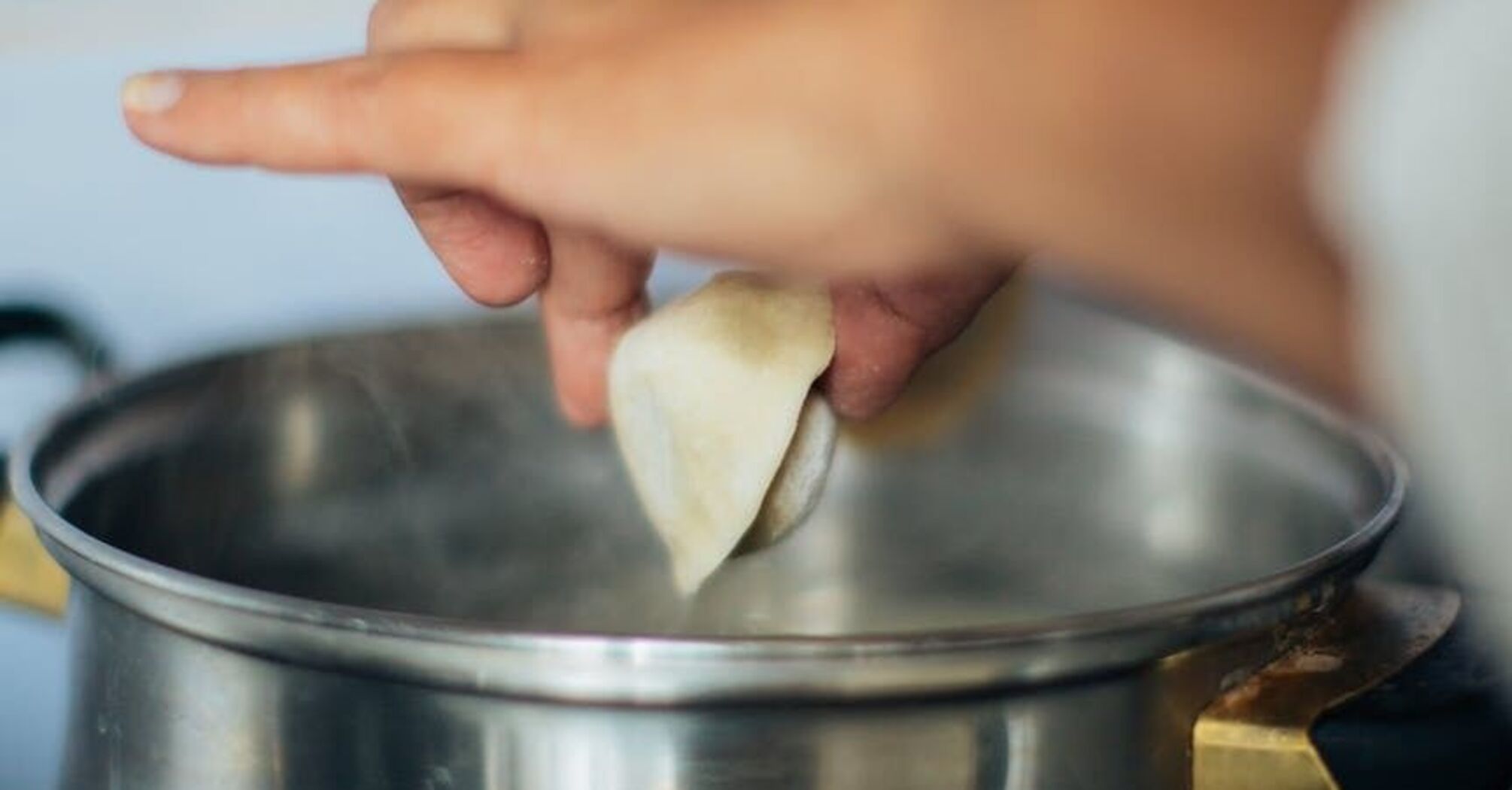 Dlaczego pierogi się rozpadają: nigdy nie gotuj ich w ten sposób
