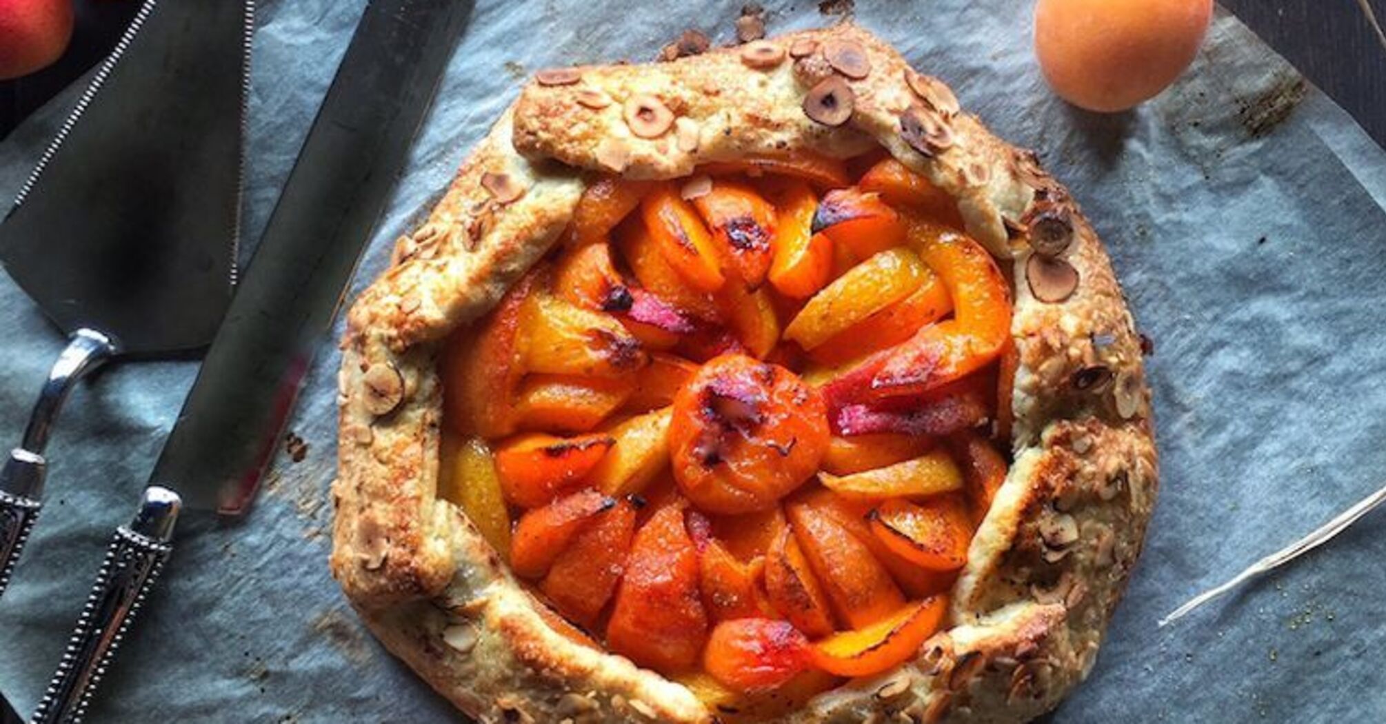 Delicious apricot tea galette: the dough is very crispy