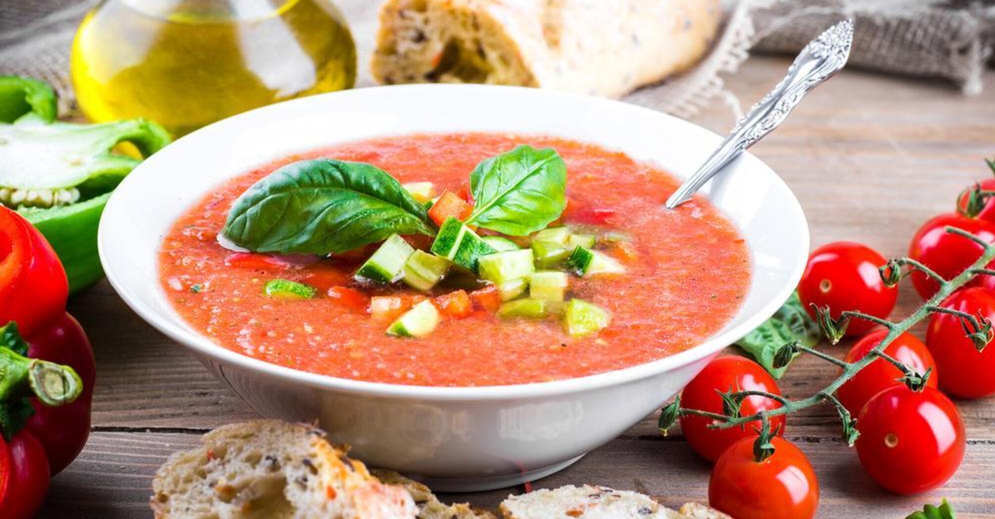 Cold Spanish gazpacho soup in 10 minutes: easier than okroshka