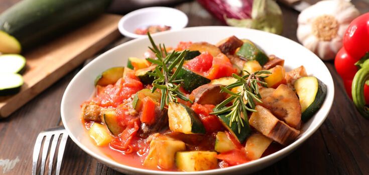 Stewed sour cream zucchini: the dish turns out to be very hearty