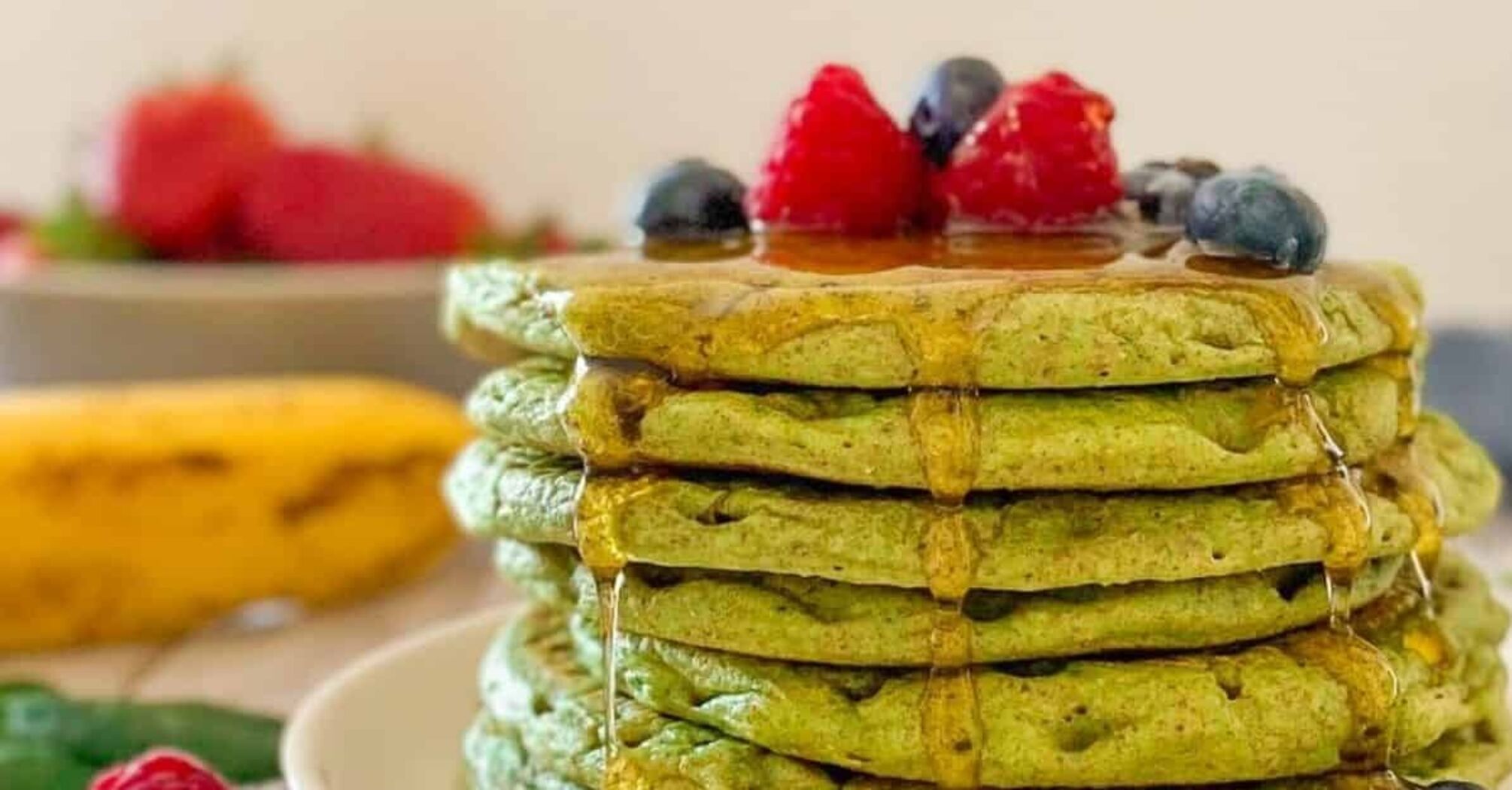 Useful banana-spinach breakfast pancakes: how to make them