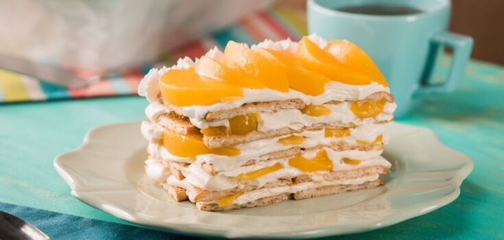 Delikatne brzoskwiniowe tiramisu w 20 minut: najlepszy letni deser bez pieczenia