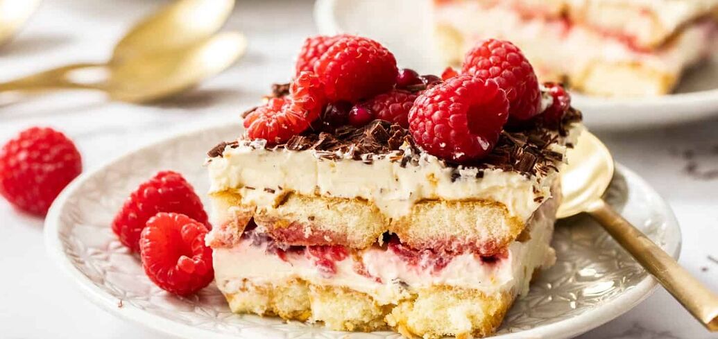 Oryginalne tiramisu z malinami bez surowych jajek: jak je przygotować?