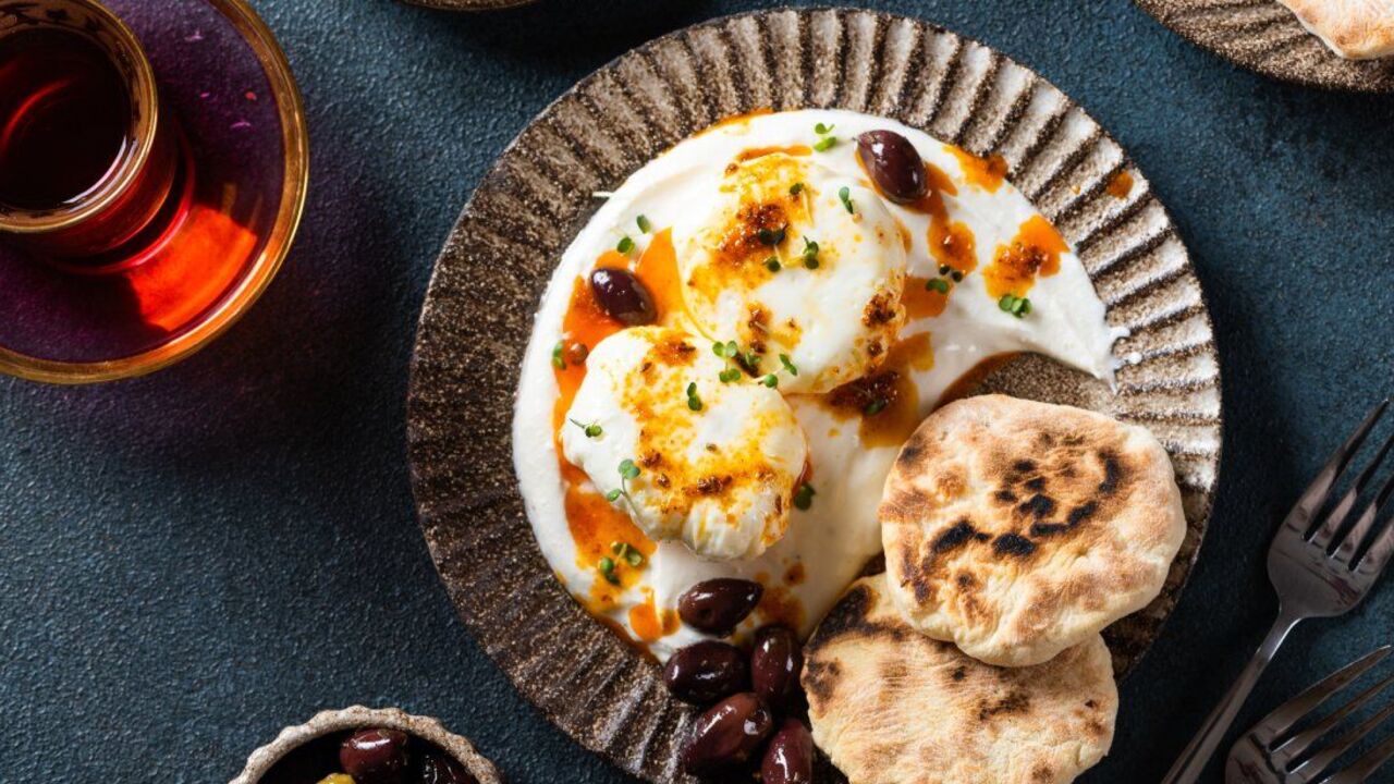 Cilbir: how to make Turkish eggs for breakfast