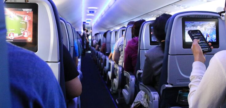The threat of a plane crash: why you should always turn on the in-flight mode on your phone on airplanes