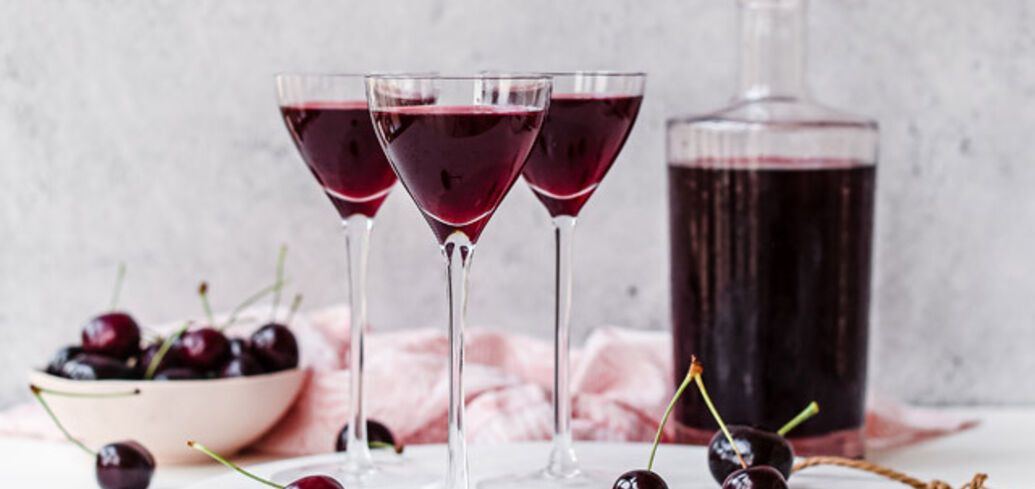 Delicious cherry nalewka with vodka: how to make it at home