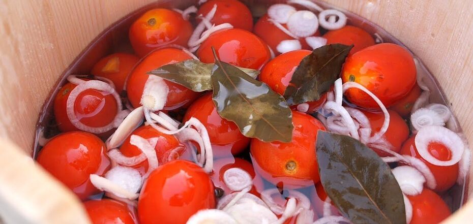 Przepis na marynowane pomidory