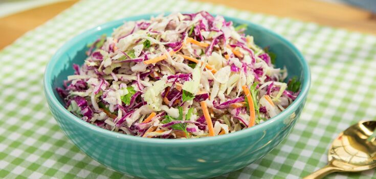 What delicious salad to make with young cabbage: a very budget-friendly idea