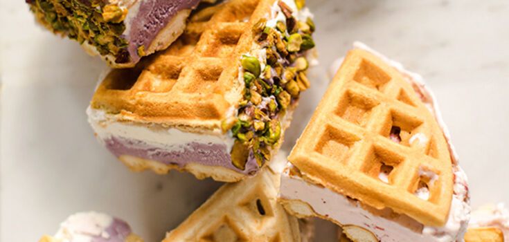 Homemade creamy ice cream with waffles: you only need 4 ingredients
