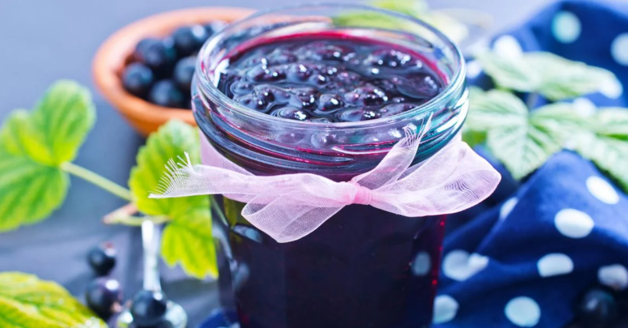 How to cook currant jam in 7 minutes: a simple recipe