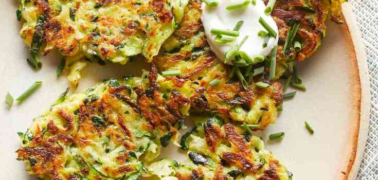 Zucchini fritters with cottage cheese in 10 minutes: how to prepare a hearty dish for a snack