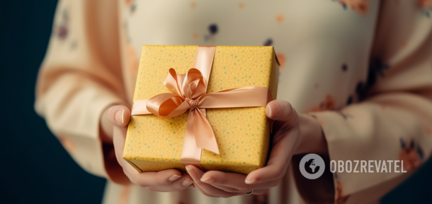 Etiquette rules on how to give and receive gifts