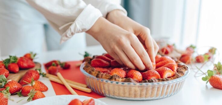 Sweet tart with strawberries and custard: tastier than any cakes
