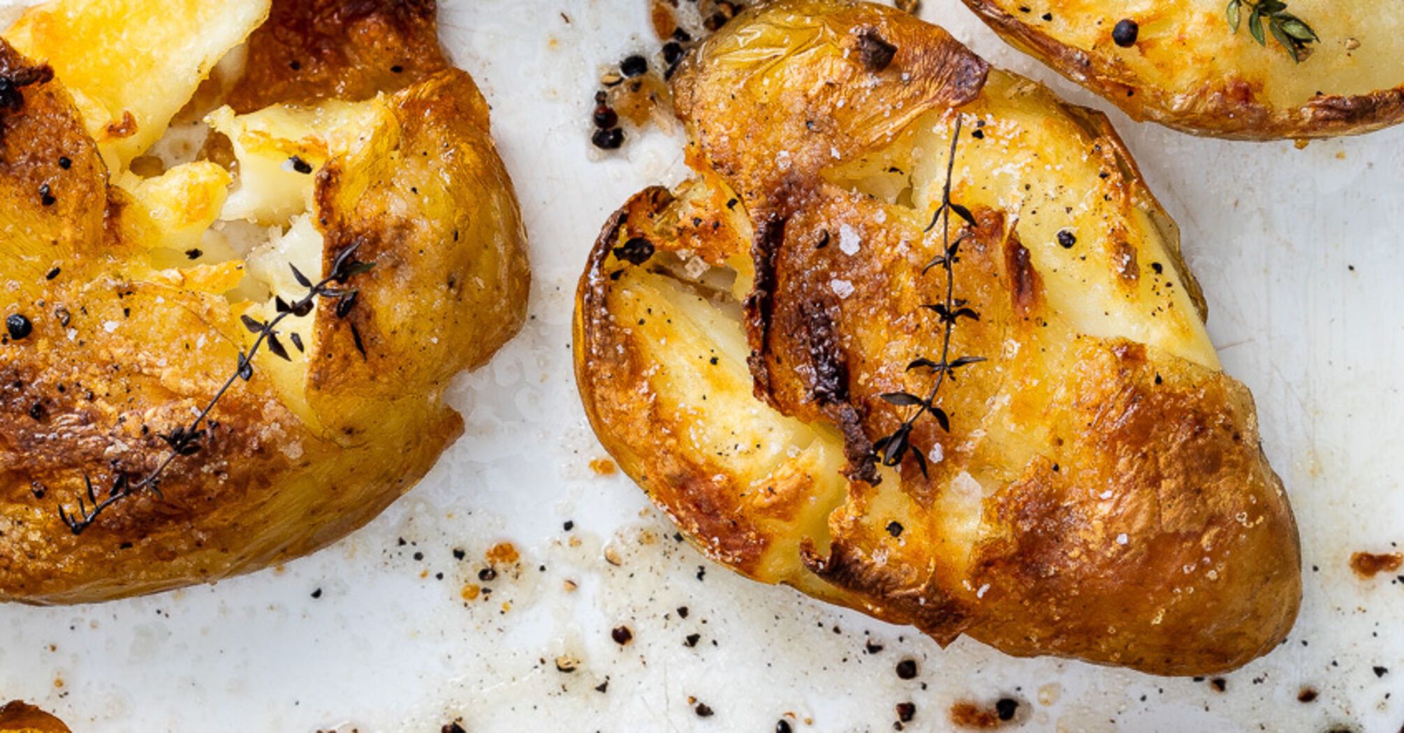 How to deliciously bake soft potatoes in the peel: an idea from a famous chef